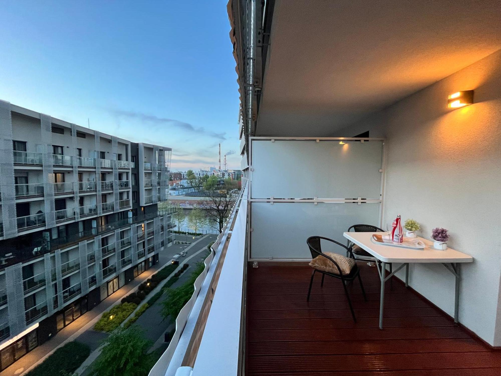 Family House By The River Odra -Panoramic Terrace - 3Room Apartment With 2 Separate Bedrooms And 2 Balconies By Wroapart-Pl- Perfect For Family & Business Stays Wrocław Eksteriør bilde